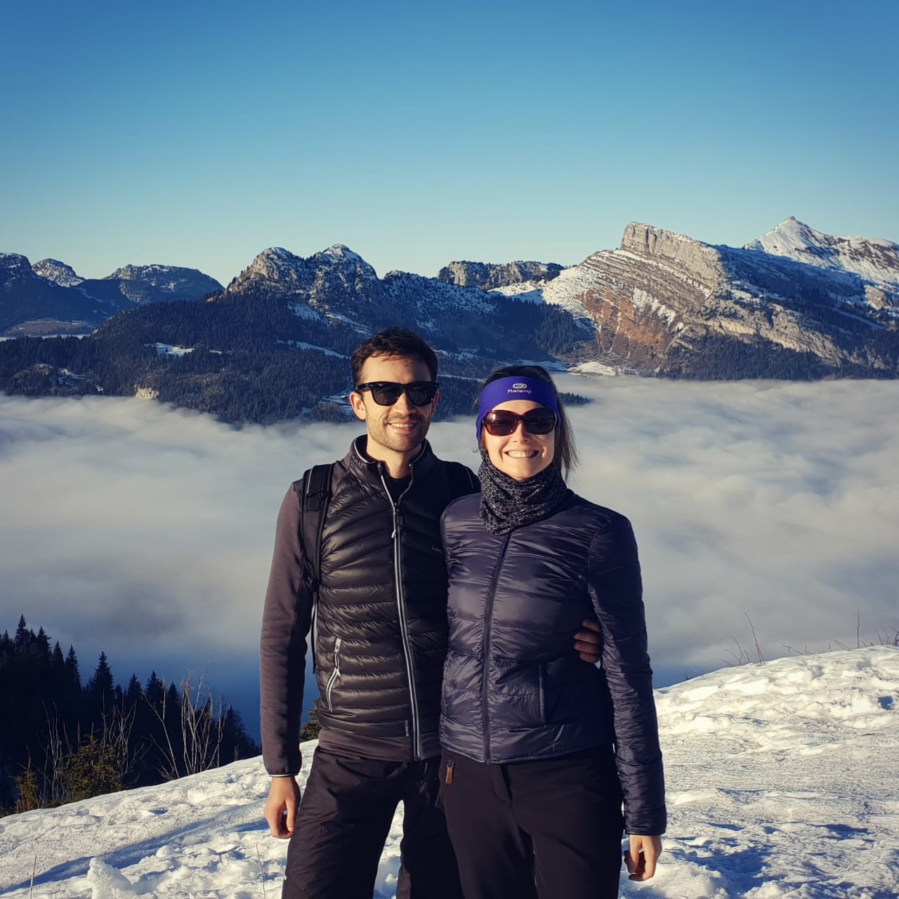 hike-couple